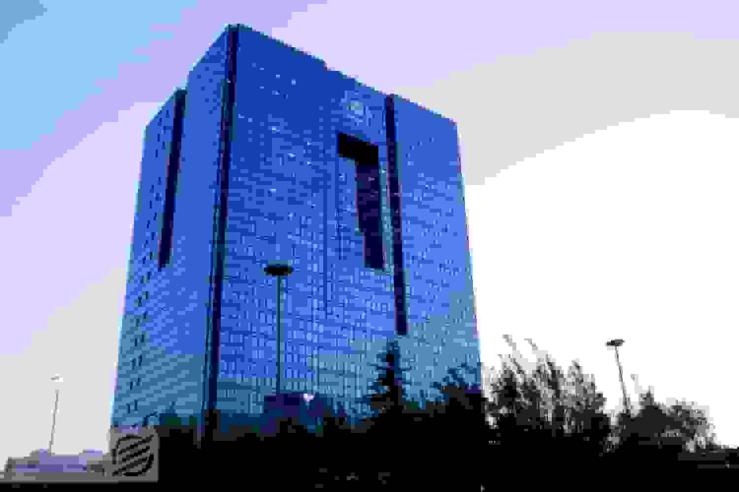 لغو مجوز بانک آینده از امروز اول آبان ۱۴۰۴