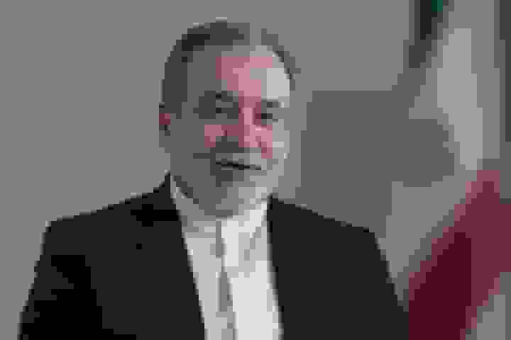 عراقچی تلفنی با مهدیه اسفندیاری گفت‌و‌گو کرد