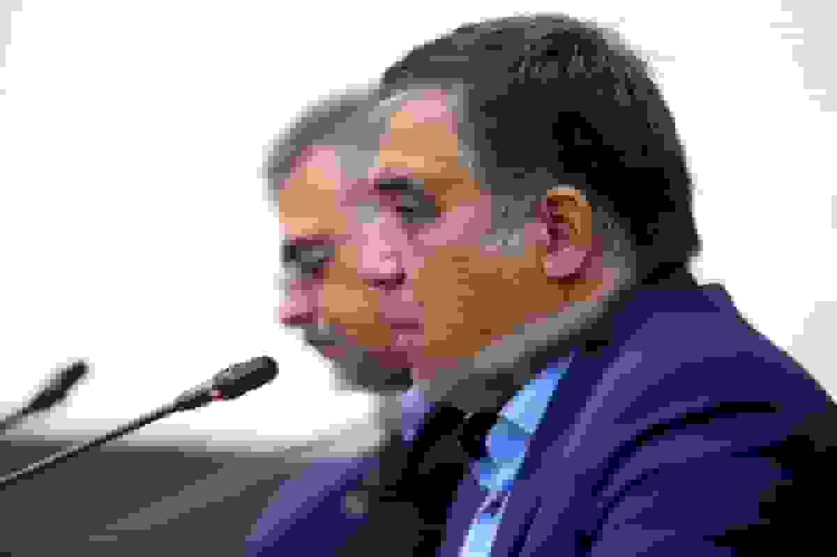 تاجرنیا می‌خواهد همه‌کاره باشد