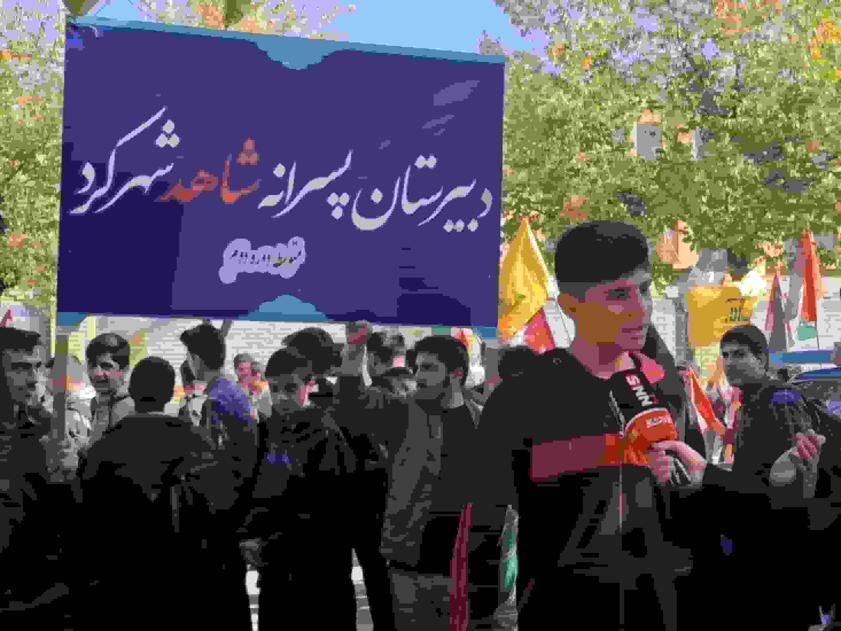 راهپیمایی ۱۳ آبان با حضور پرشور دانش‌آموزان چهارمحال و بختیاری