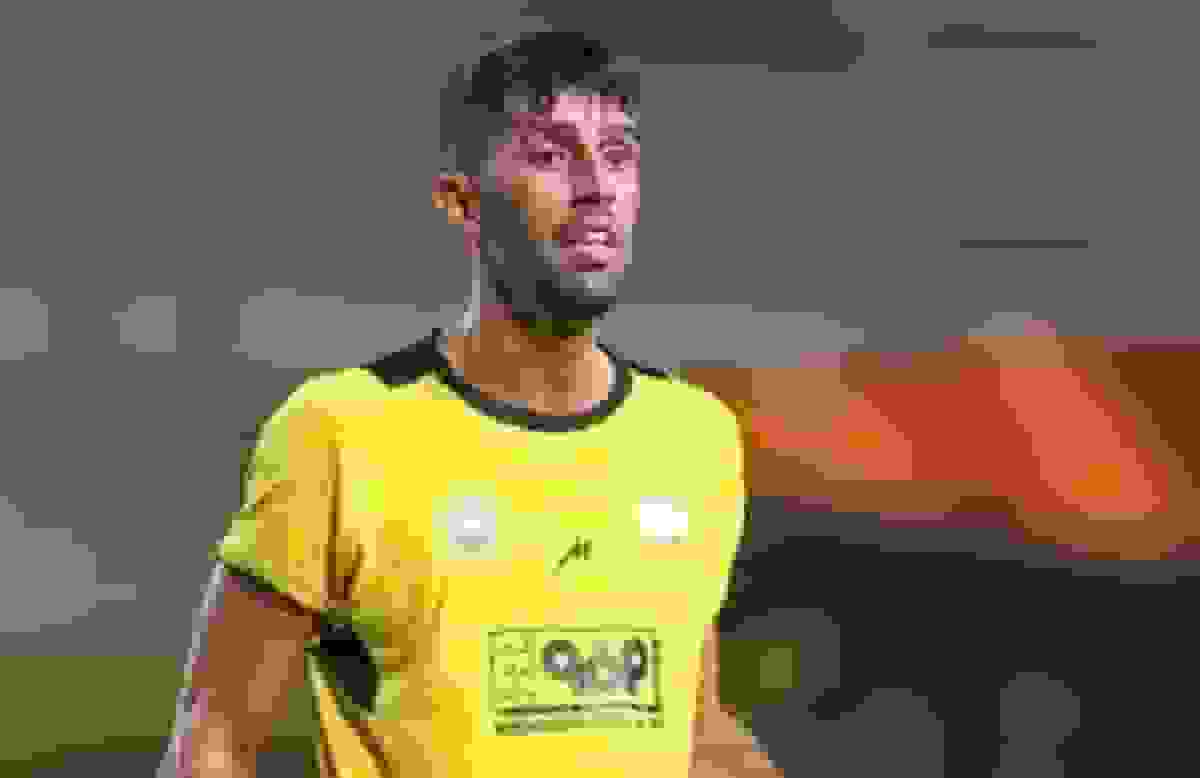 گل اول سپاهان به آخال توسط آرش رضاوند