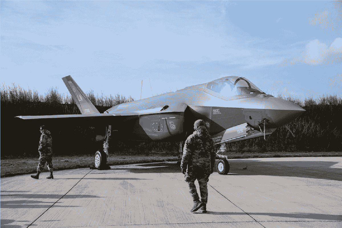 توافق فروش جنگنده‌های F-35 به عربستان روی میز وزیر دفاع آمریکا