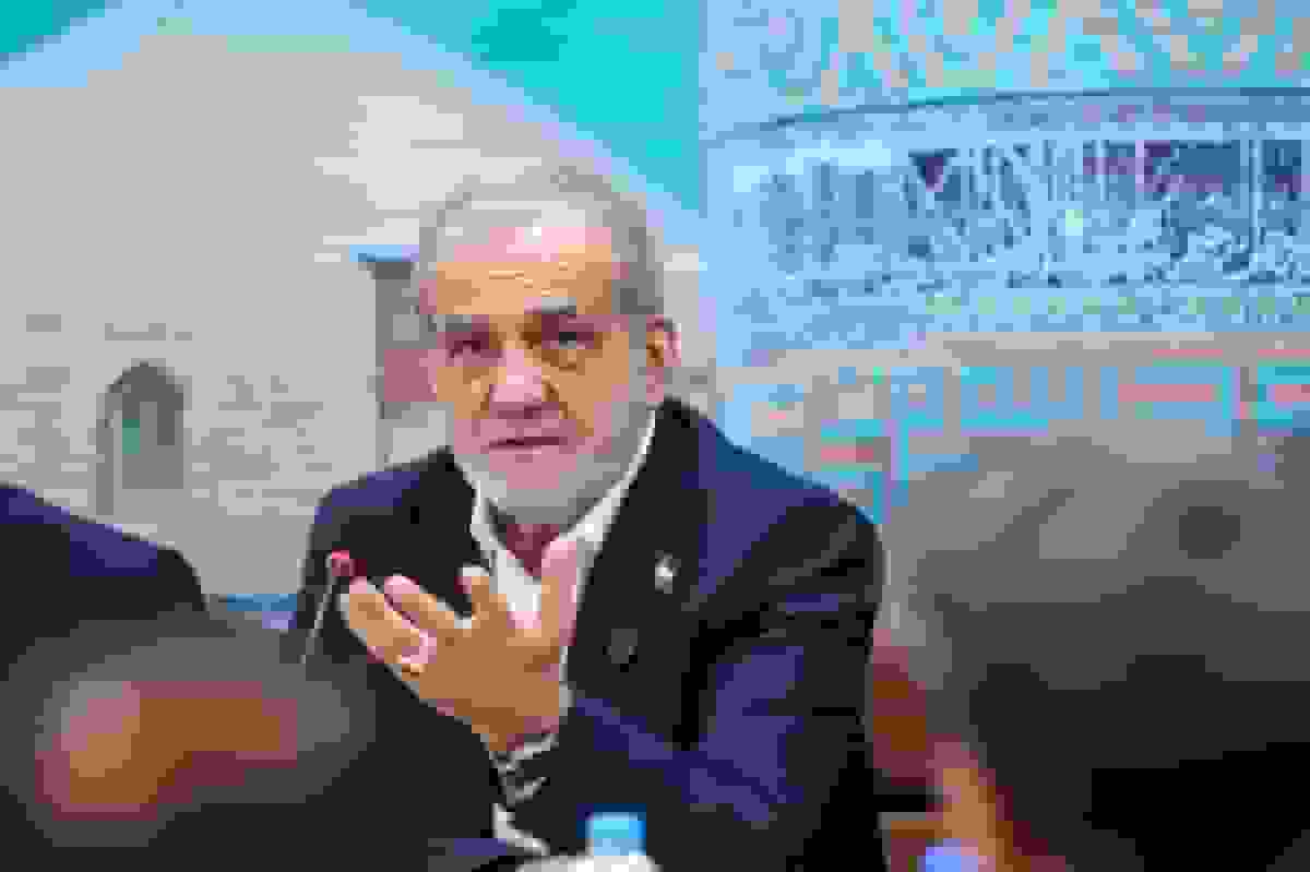 پزشکیان: مردم باید آینده را ترسیم کنند نه من