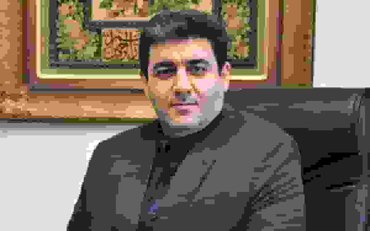 زارع: واردکنندگان کاغذ ارز دولتی می‌گیرند اما به نرخ آزاد می‌فروشند