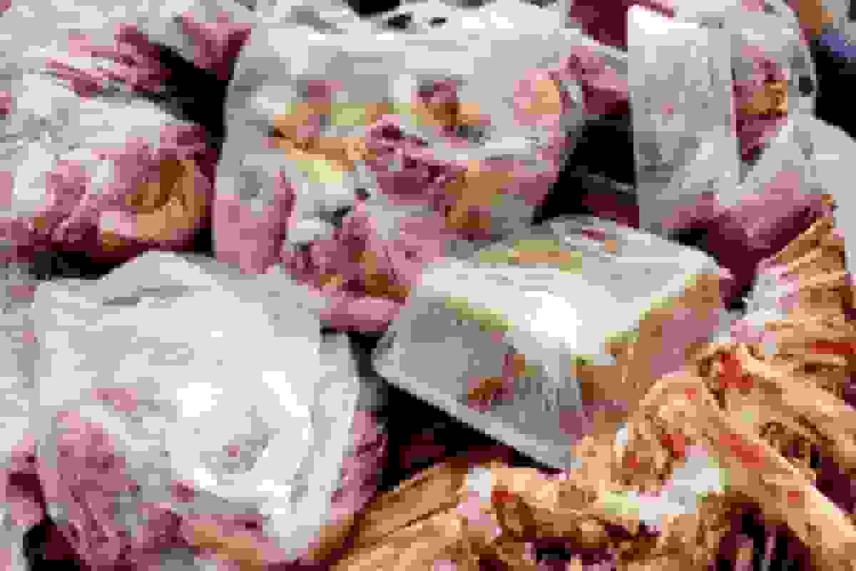 جریمه ۱.۴ میلیارد ریالی قصاب متخلف در ارومیه به دلیل فروش گوشت تاریخ‌گذشته