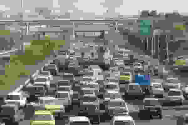 بررسی وضعیت ترافیک صبحگاهی بزرگراه‌های همت و صدر