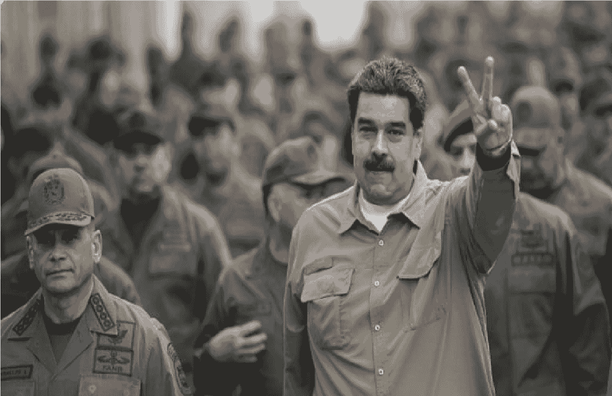 امضای قانون دفاع جامع از ونزوئلا توسط مادورو