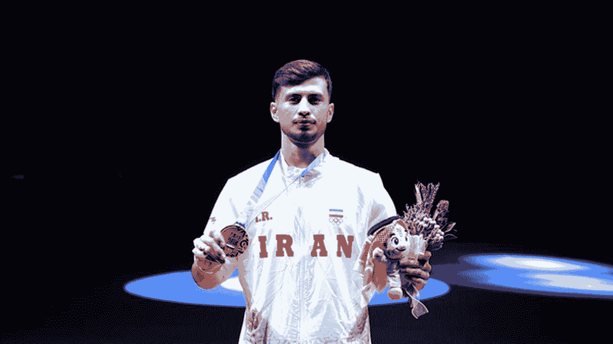 عرفان محرمی: احترام نظامی به پرچم ایران یادبود شهدای لانچرها