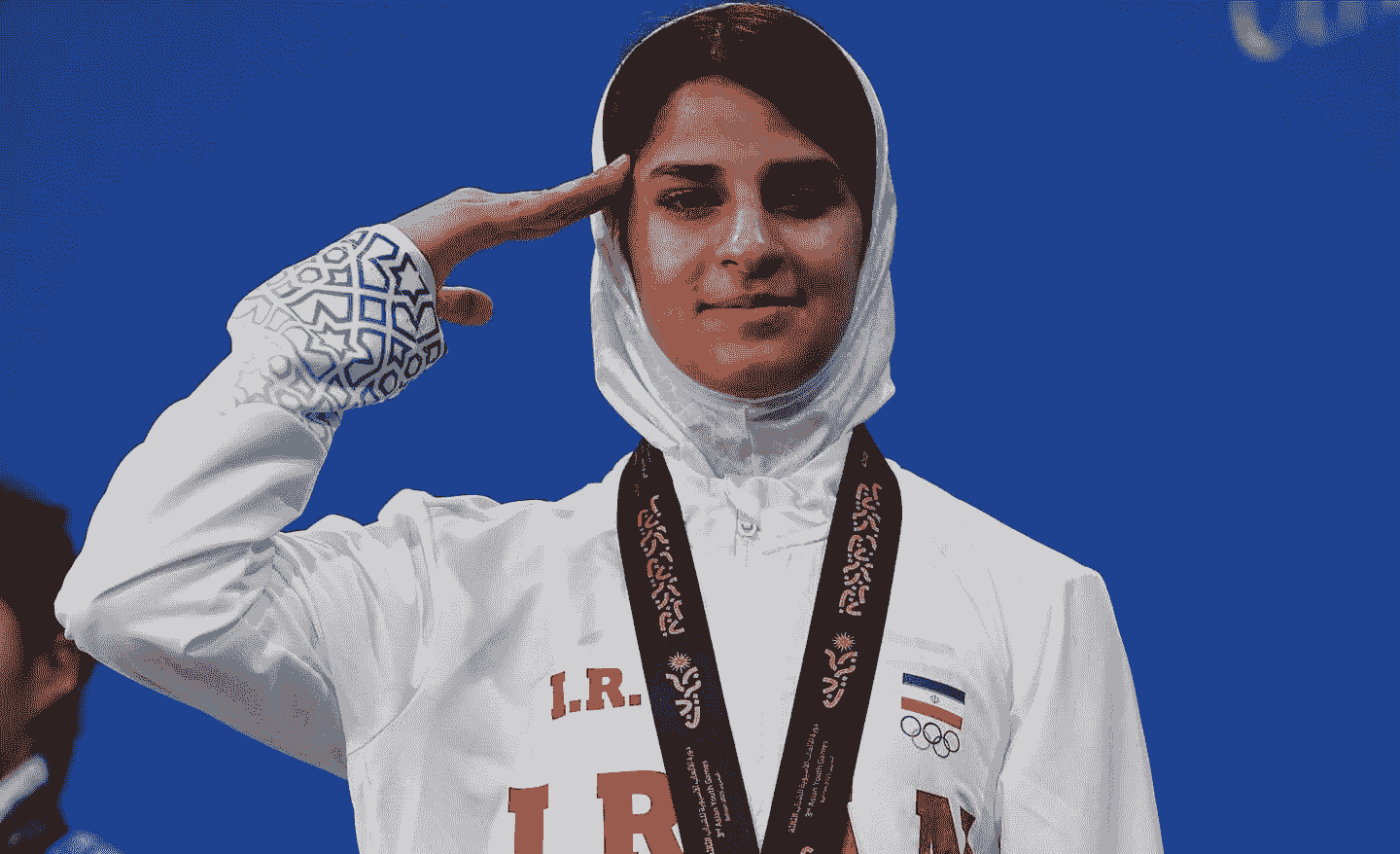 اولین طلای MMA توسط تیام ده پهلوان و اهدای مدال طلا به امیرمحمد حاتمیان