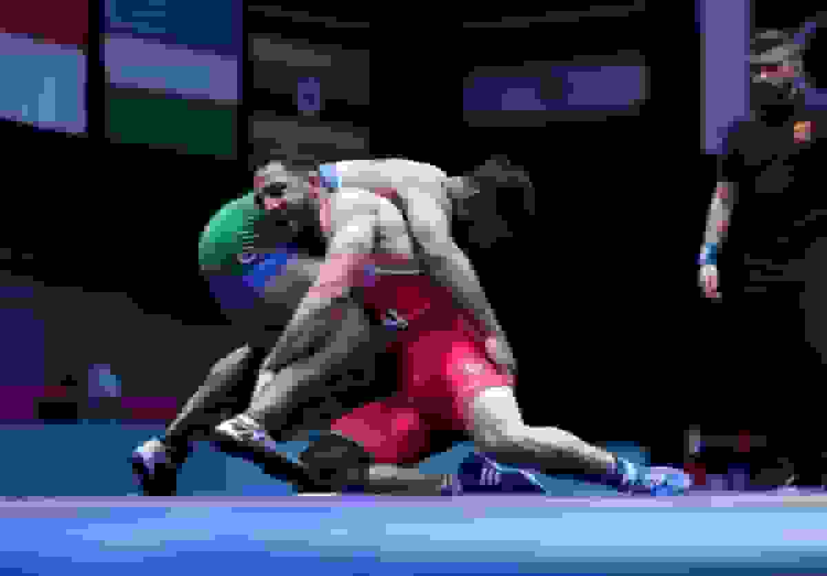 فیلم کامل کشتی امیرعلی آذرپیرا با فیتیله‌پیچ دیدنی و صعود مقتدرانه به فینال