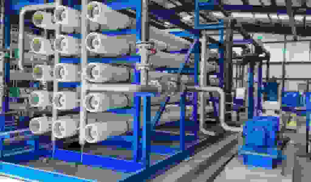 تسریع در تکمیل و بهره‌برداری آب‌شیرین‌کن بنک کنگان