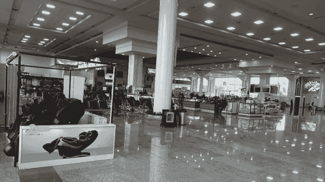 جریمه غرفه متخلف در فرودگاه شیراز به دلیل گرانفروشی