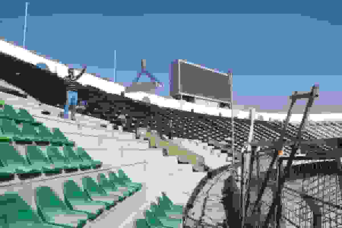 آغاز عملیات نصب سکو‌های بتنی ضلع شمالی ورزشگاه آزادی