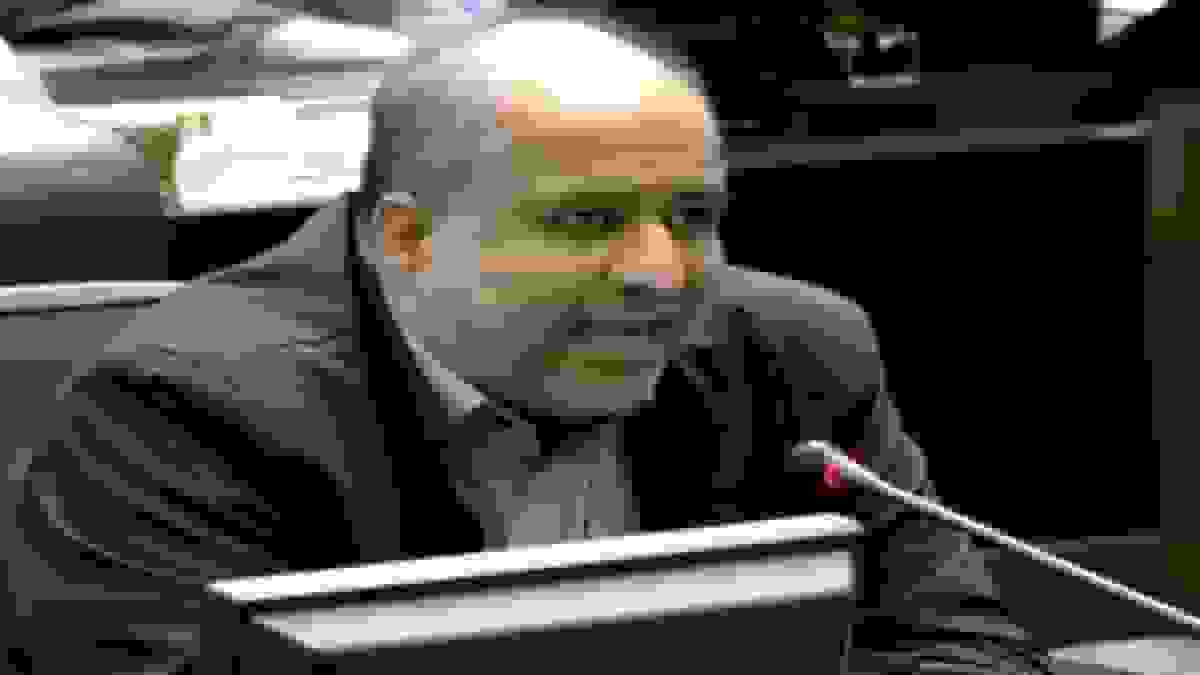 انتقاد نماینده تهران از استخدام علی احمدنیا با حقوق ۲۰۰ میلیونی در پتروشیمی جم