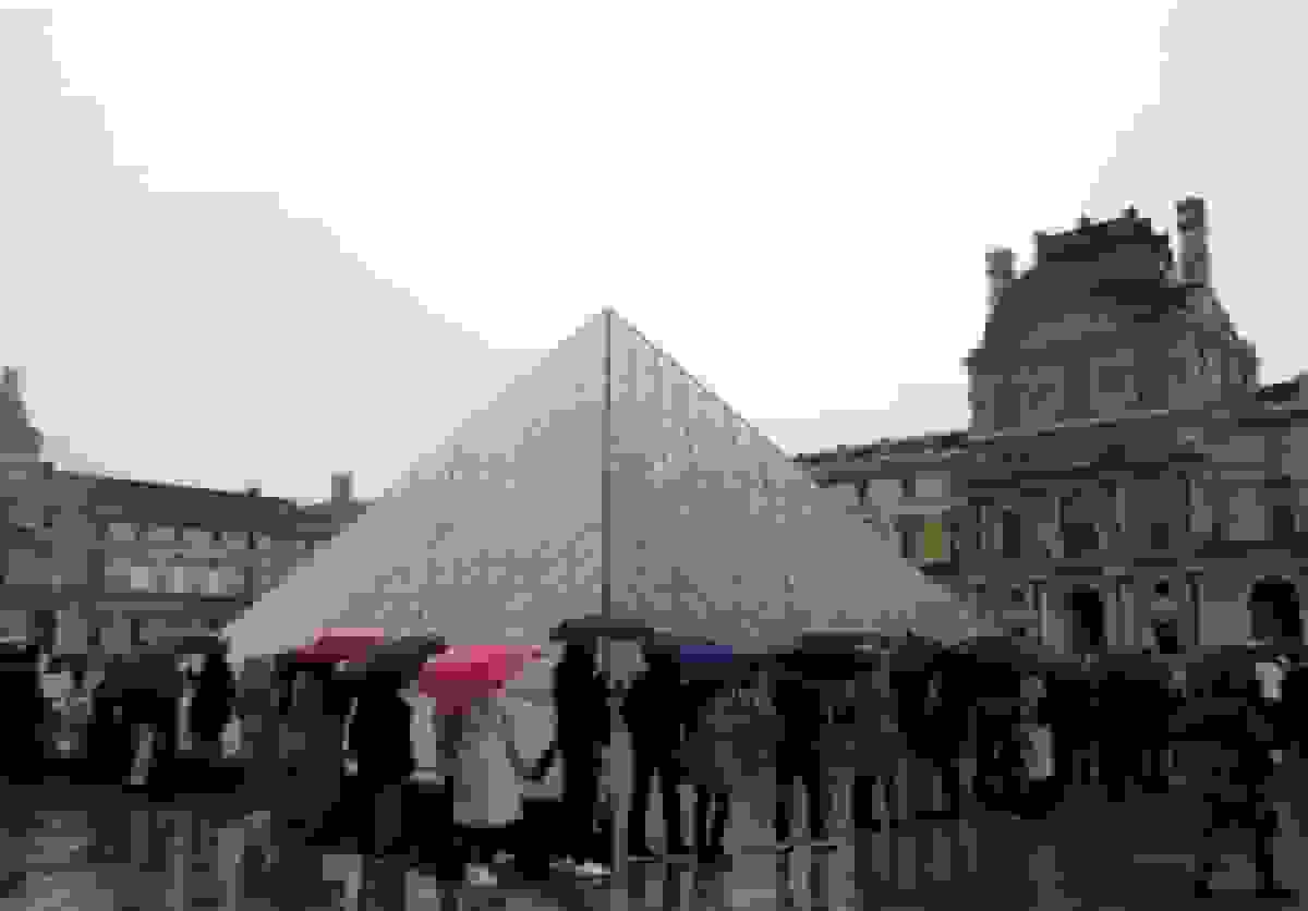 بازداشت دو سارق جواهرات ناپلئون سوم در موزه لوور با خسارت ۸۸ میلیون یورویی