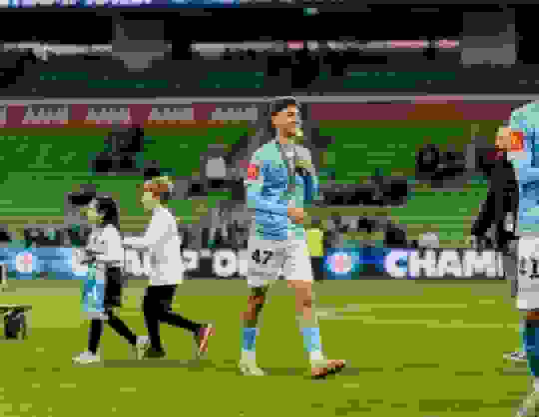 ریزش ساختمان قدیمی در خیابان جمهوری