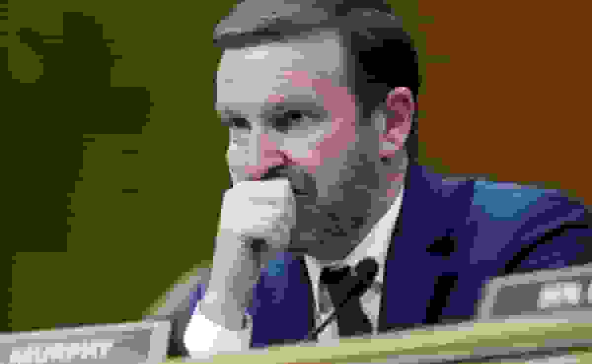 سناتور آمریکایی: ترامپ کشور را به دیکتاتوری نزدیک می‌کند