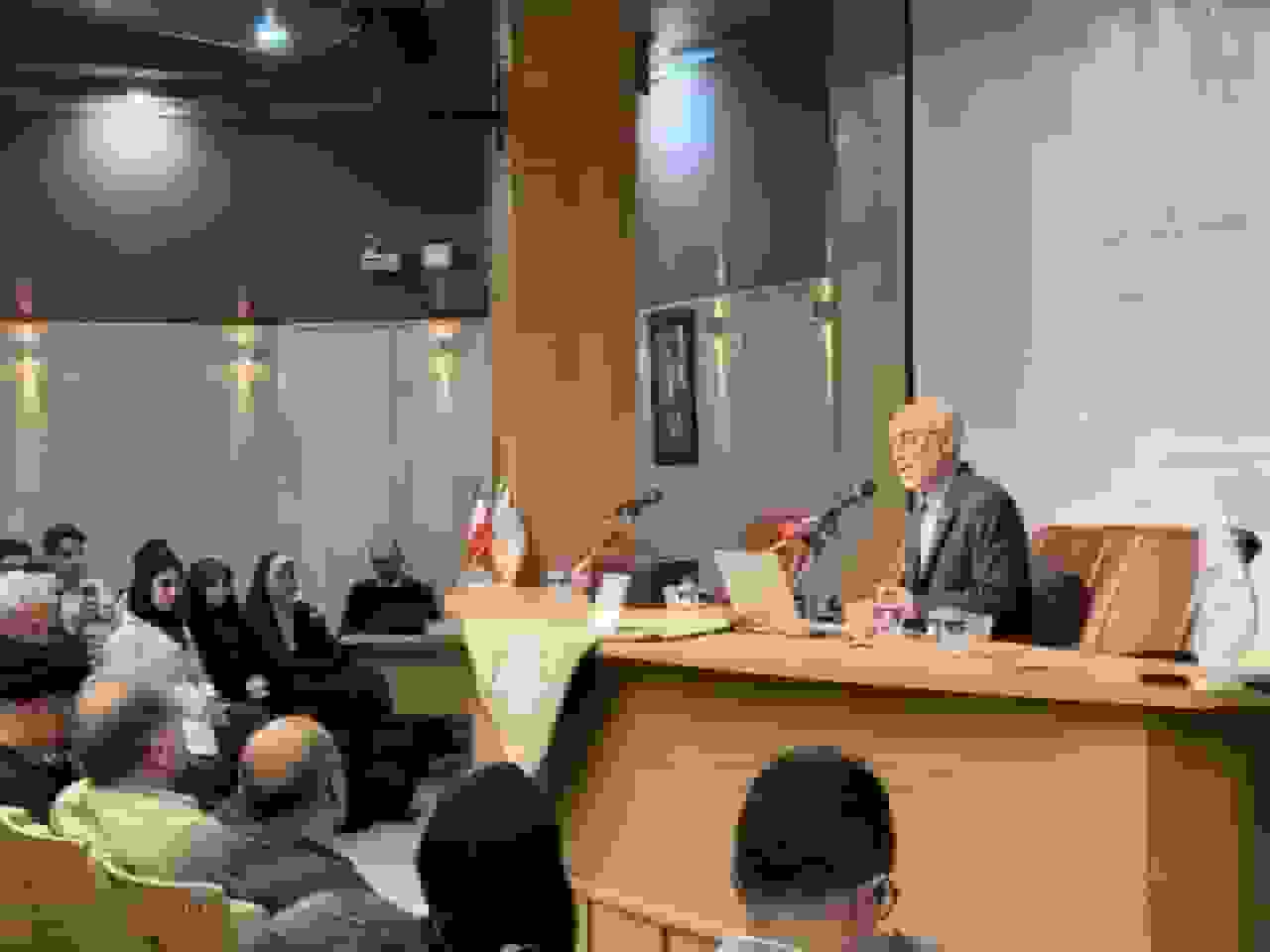 رئیس بنیاد ایران‌شناسی: فردوسی معمار هویت ایرانی و پاسدار زبان فارسی