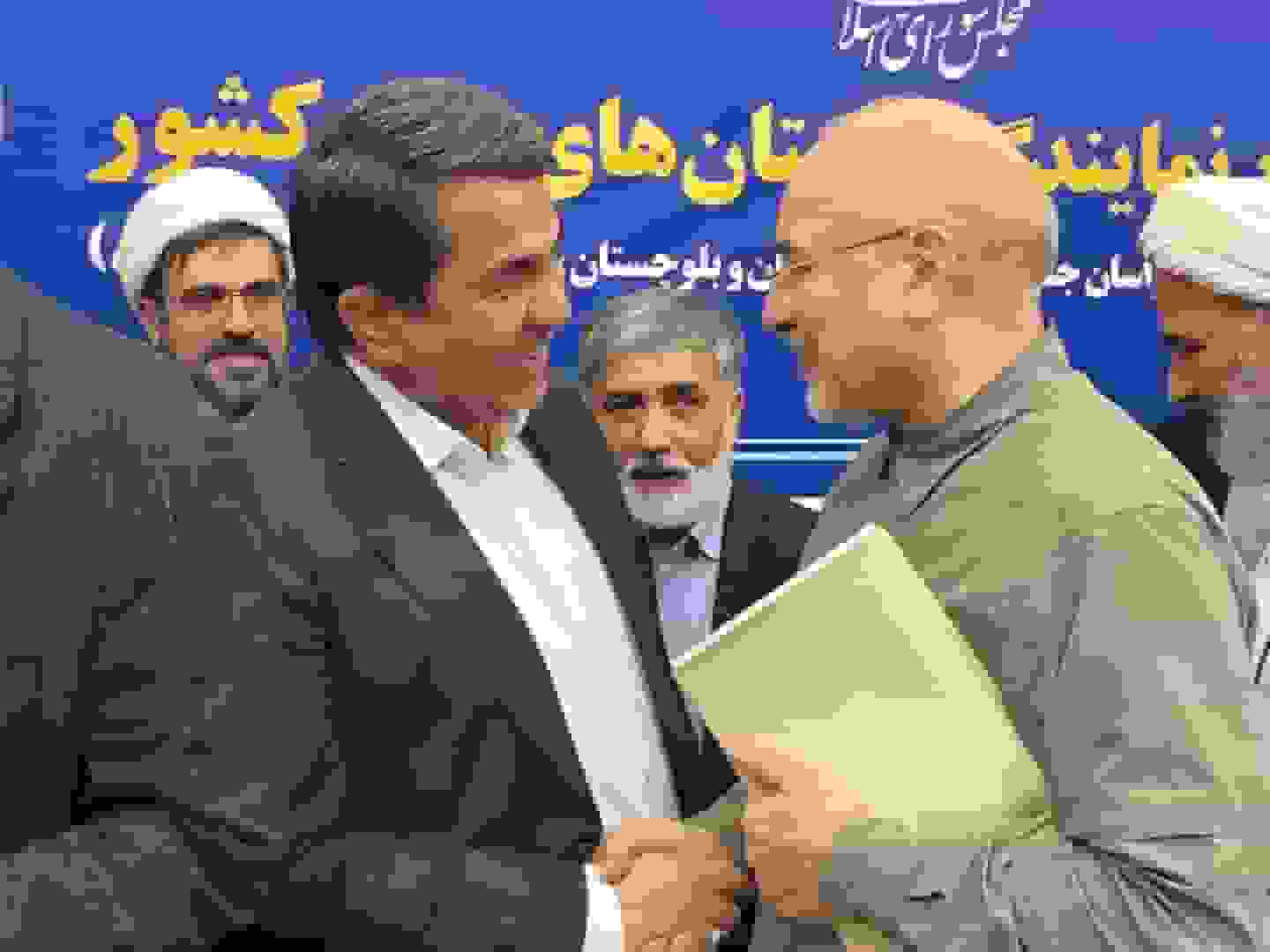 استاندار کرمان: مجلس به افزایش اختیارات استانداران کمک کند