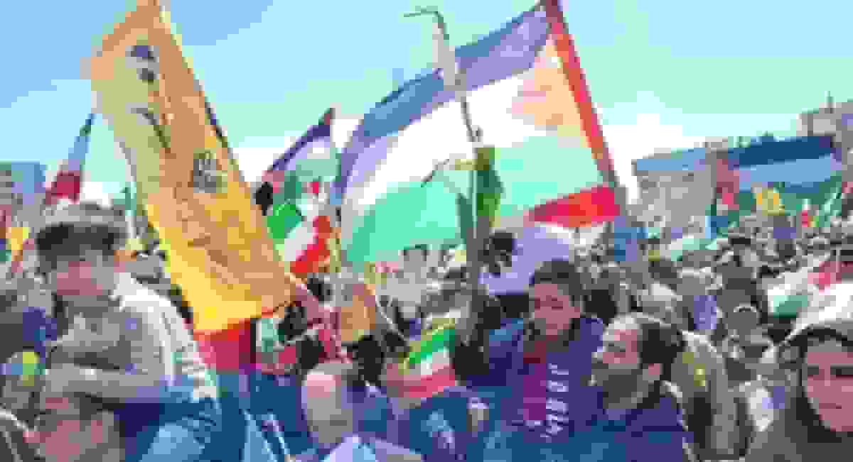 ۱۰ هزار نوجوان آرمانی بر سر مزار شهید آرمان علی‌وردی تجدید پیمان کردند