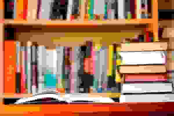 علل پایین بودن سرانه مطالعه در ایران با وجود احترام فرهنگی به کتاب‌خوانی