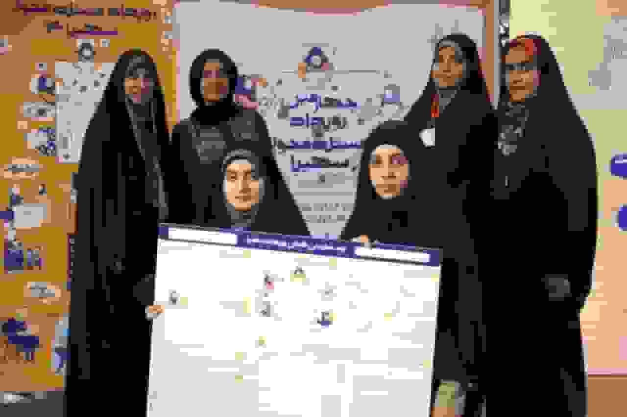 دختران دانشجو در حوزه زنان با سهیبا کنشگر می‌شوند