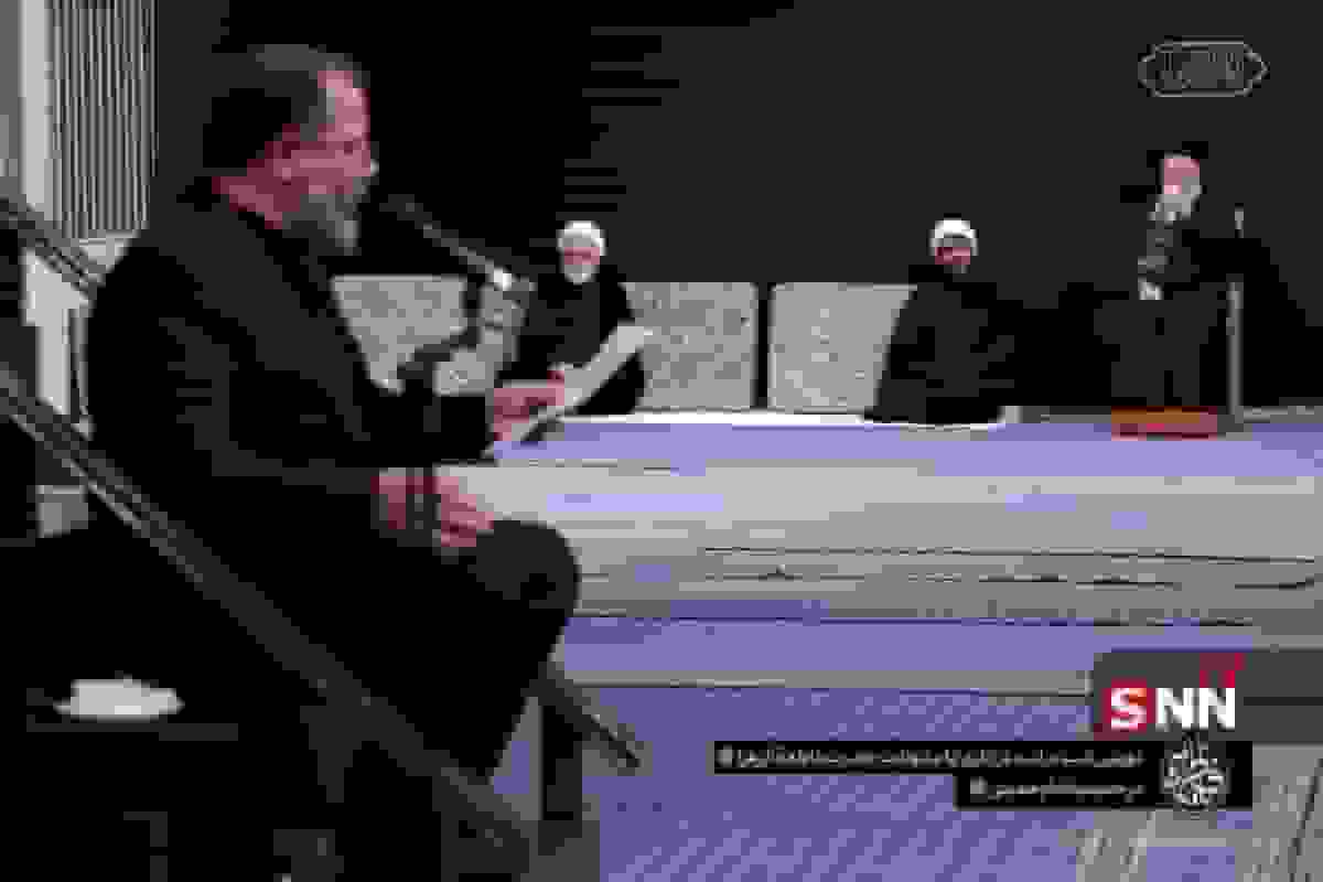 شعرخوانی محمدرضا بذری و شعار مرگ بر اسرائیل در شب دوم عزاداری حضرت زهرا(س) در حسینیه امام خمینی