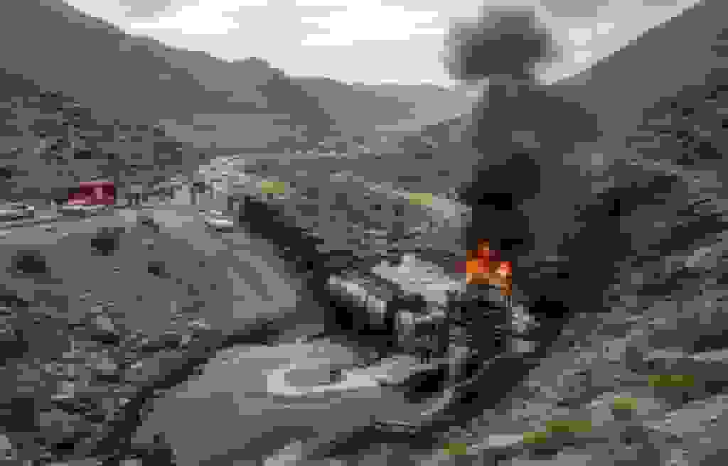 واژگونی تانکر گازوئیل در گردنه فاقان شازند و فوت راننده بر اثر سوختگی شدید