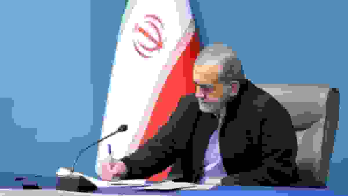 تبریک پزشکیان برای مدال طلای کاراته‌کار بانوی ایران در مسابقات جهانی قاهره