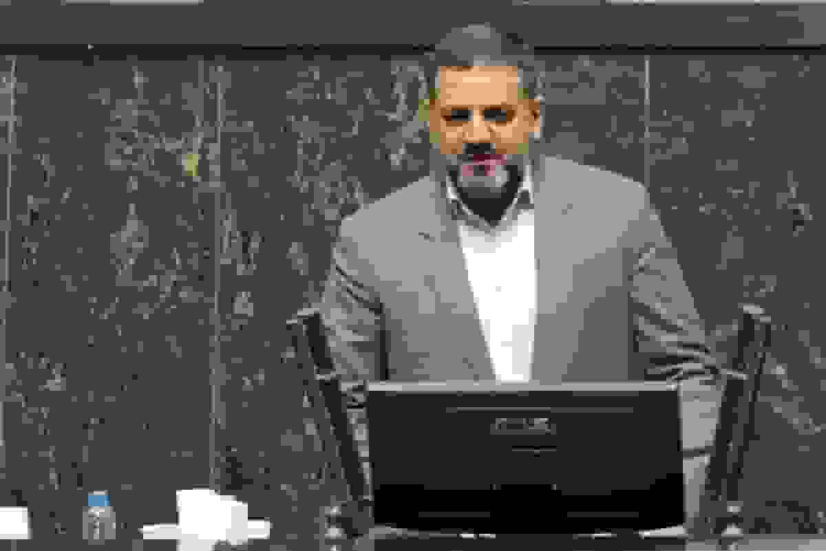 نماینده مشهد: آقای رئیسجمهور! قسم حضرت عباس شما را باور کنیم یا دم خروس را