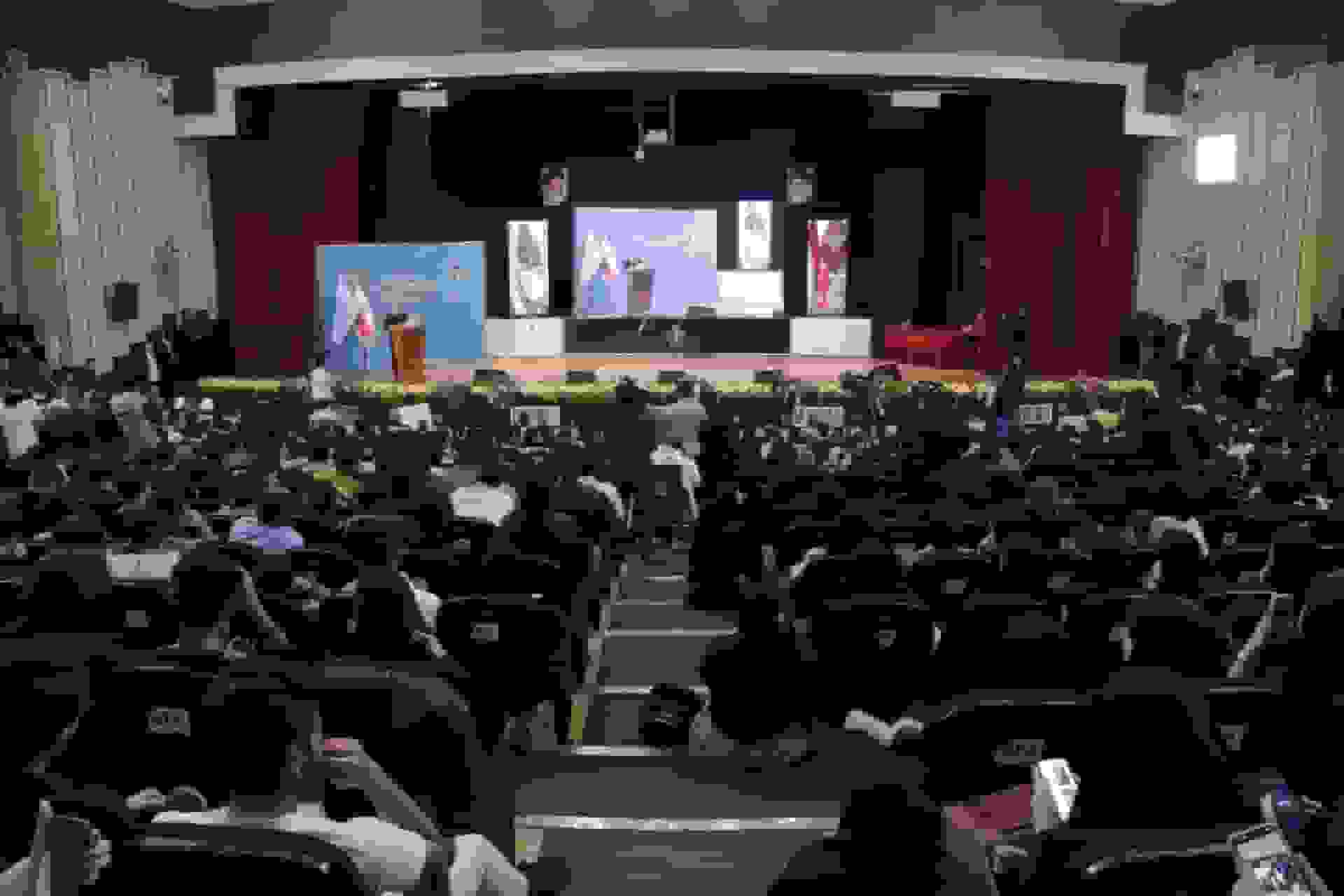 حضور وزیر علوم پای سخنان دانشجویان تبریزی