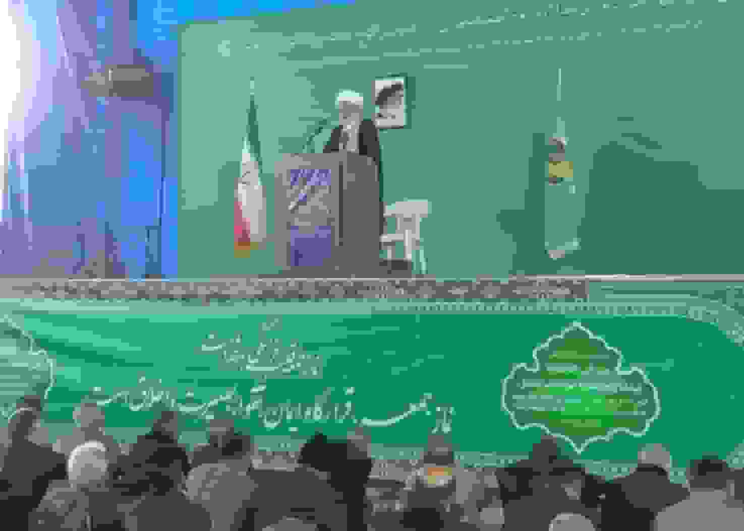 امام جمعه کرمان: شکستن وحدت و همدلی جامعه همراهی با دشمن است