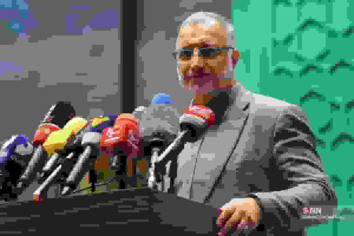 کنایه زاکانی به برخی افراد: از چند جا می‌خواهید بخورید؟!