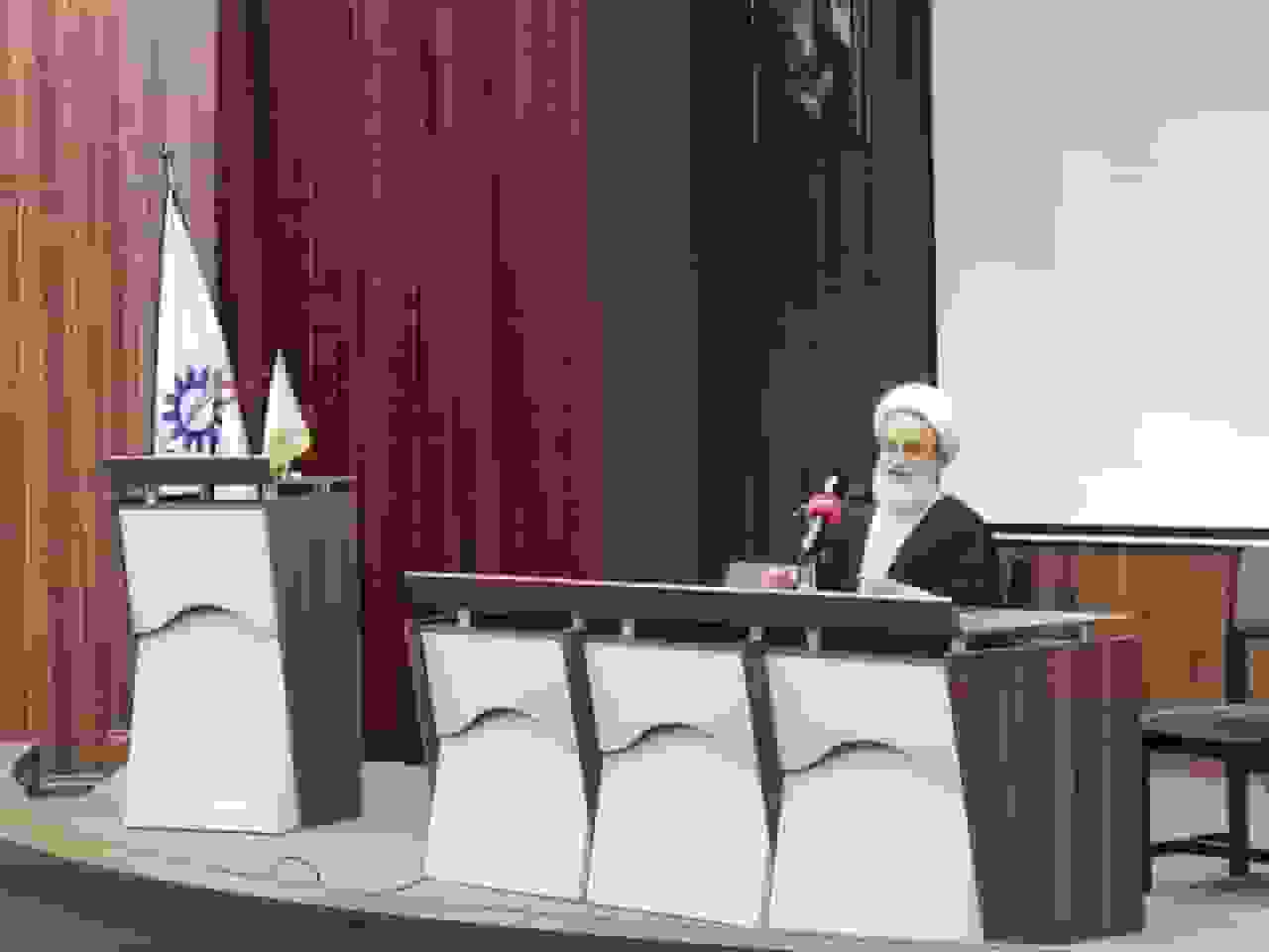 پناهیان: مشکل کشور در ساختار دیوان‌سالار و تمرکز قدرت است