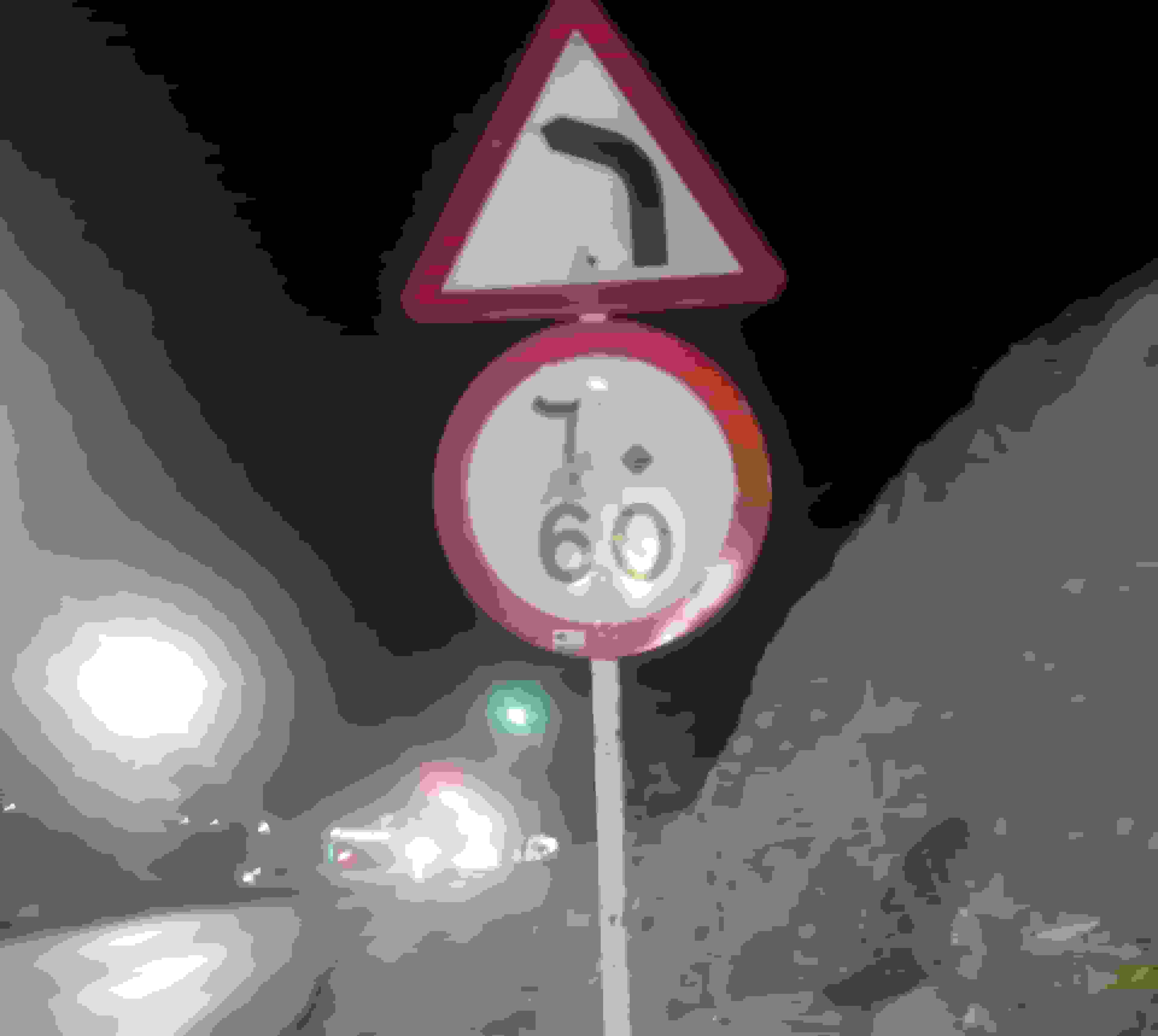 جمع‌آوری بیش از ۲۰ بنر غیرمجاز از تابلوها و علائم جاده‌ای سامان