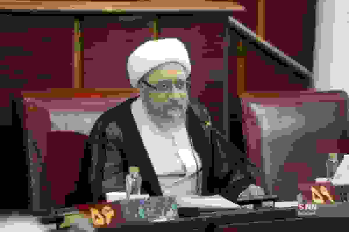 آیت‌الله لاریجانی: تأسیس بانک‌های خصوصی در زمان احمدی‌نژاد صددرصد غلط بود