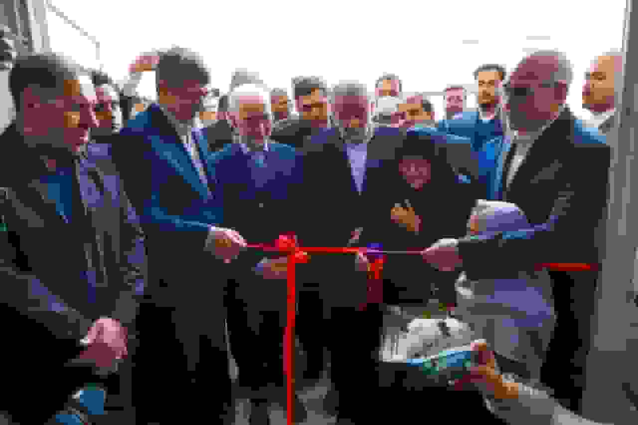 وزیر کشور از آموزشگاه ۱۸ کلاسه شهید منگولی یزد بهره‌برداری کرد