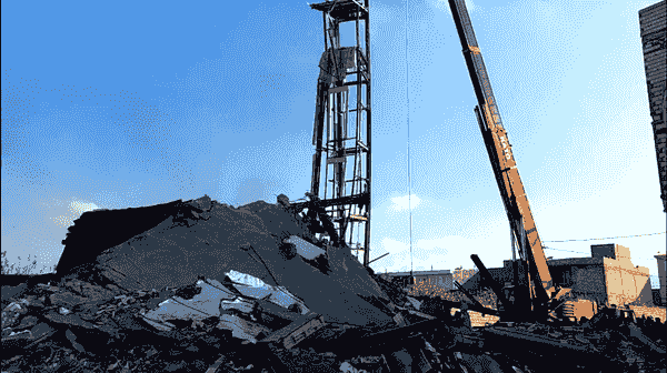 فروپاشی ساختمان پنج‌طبقه در اردبیل بر اثر آتش‌سوزی