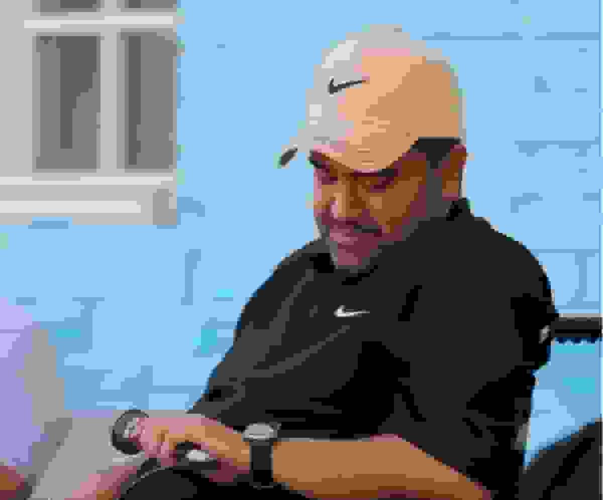 بازگشت الهام‌بخش سعید اخباری؛ هدایت چادرملو از روی ویلچر مقابل استقلال