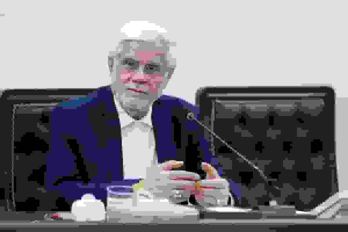 عارف: باید امنیت مردم را با تجهیزات جهانی در خودرو تأمین کنیم