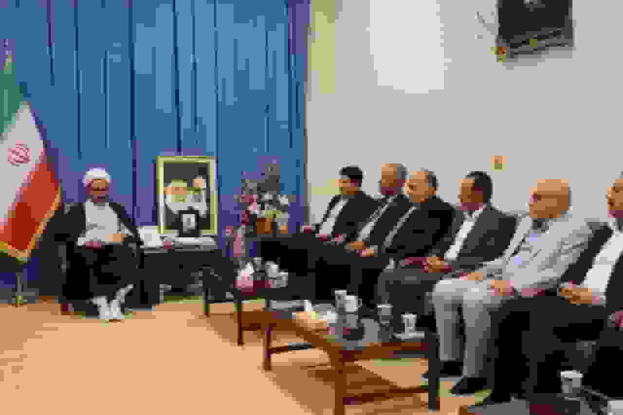 تأکید امام جمعه ایلام بر پیوندهای کهن با عراق / ما یک خانواده در دو سوی مرز هستیم