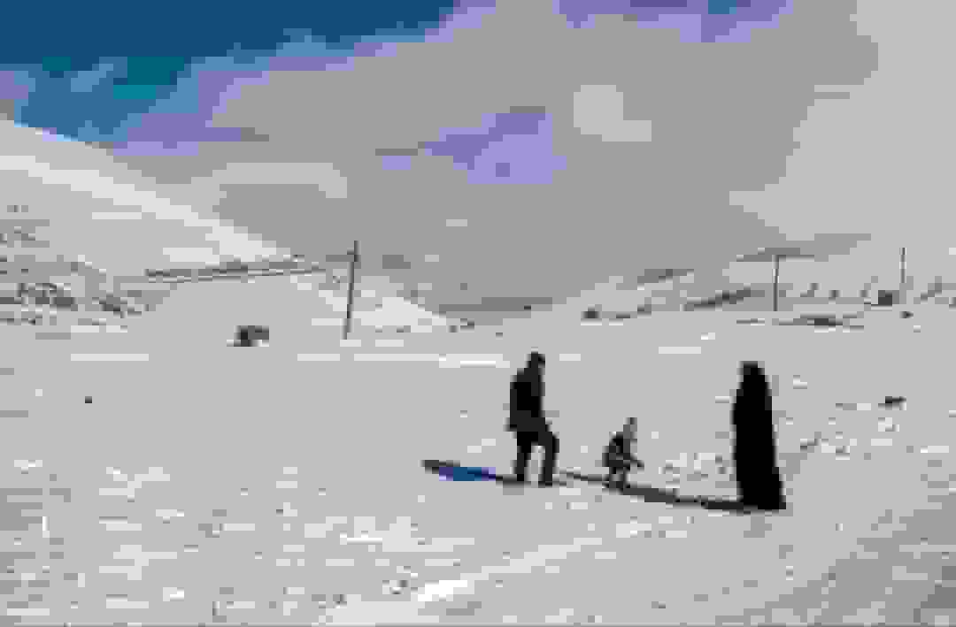 تلاش راهداران خراسان شمالی برای خدمت‌رسانی در شرایط برفی