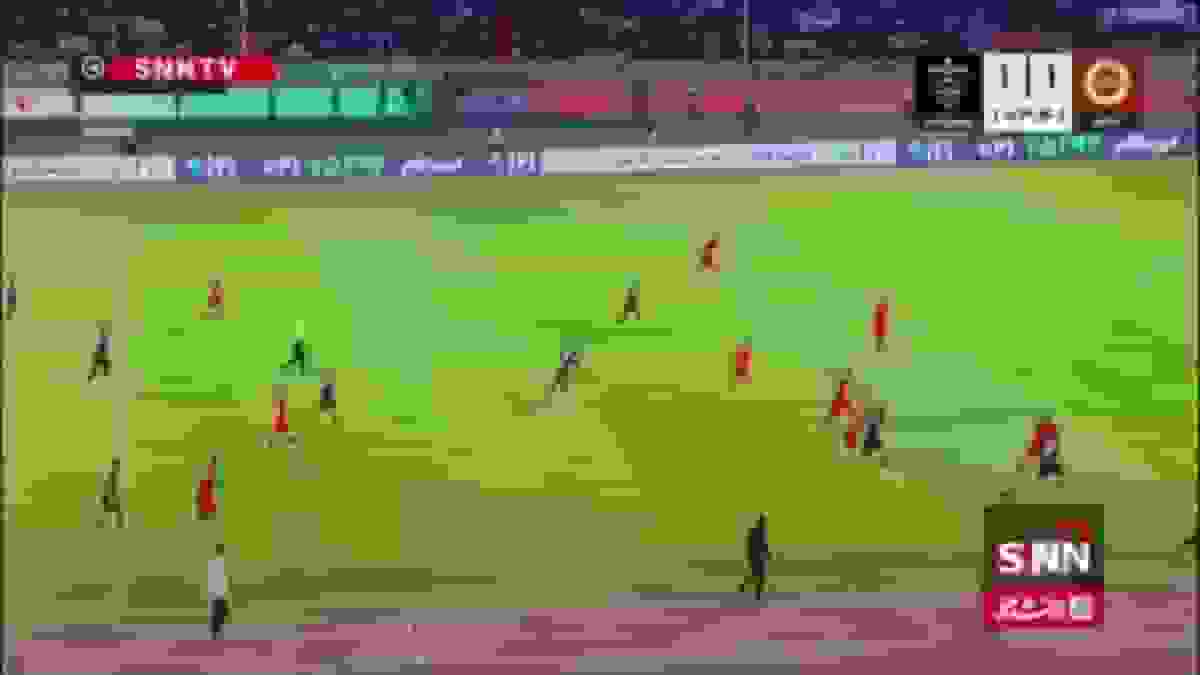 اخراج محمد نادری پرسپولیس پس از خطا روی امین کاظمیان تراکتور