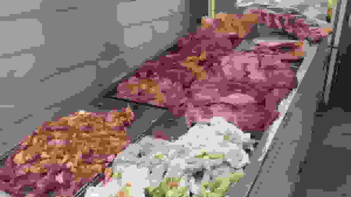 ضبط و معدوم‌سازی ۷۰۰ کیلوگرم گوشت فاسد در بازرسی از رستوران اصفهان