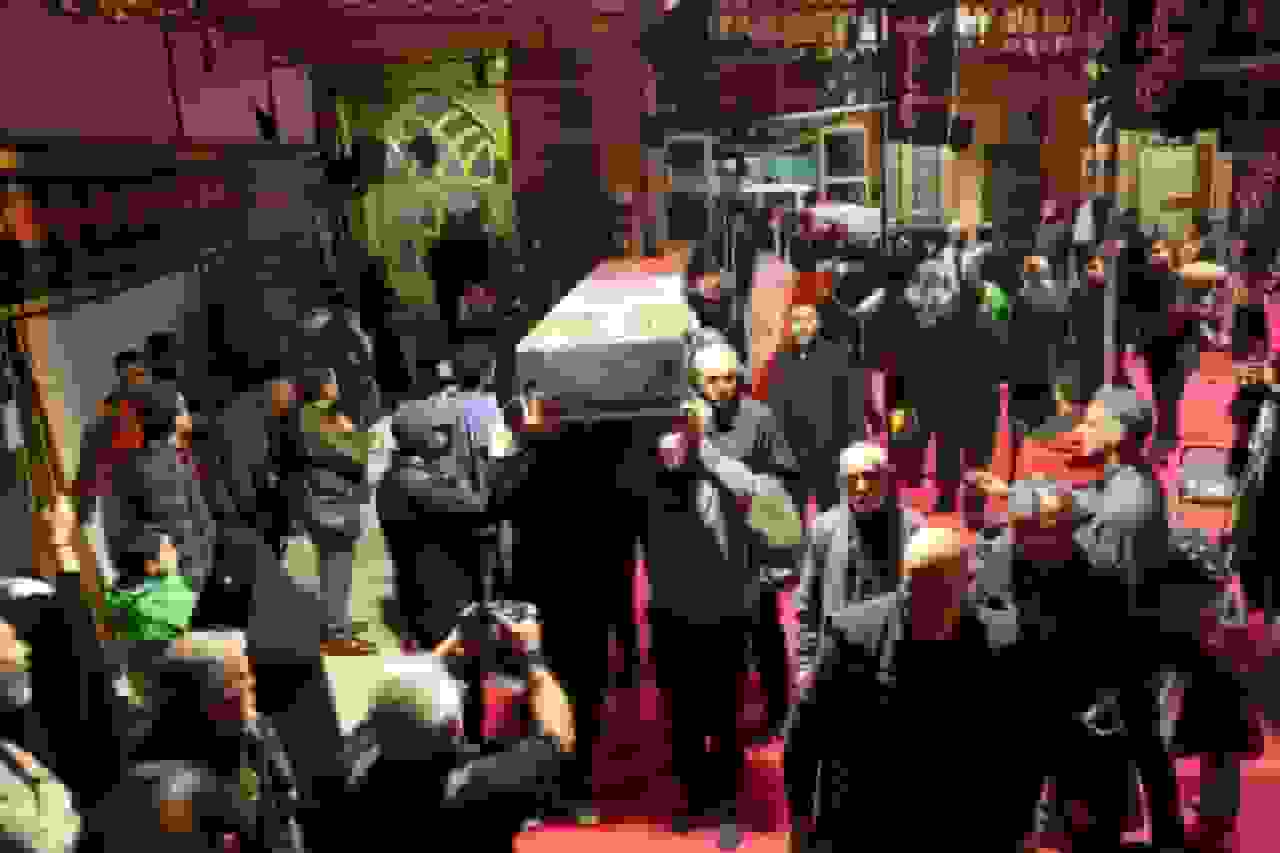 وداع مردم تهران با پیکرهای ۱۰۰ شهید گمنام در موزه ملی انقلاب اسلامی