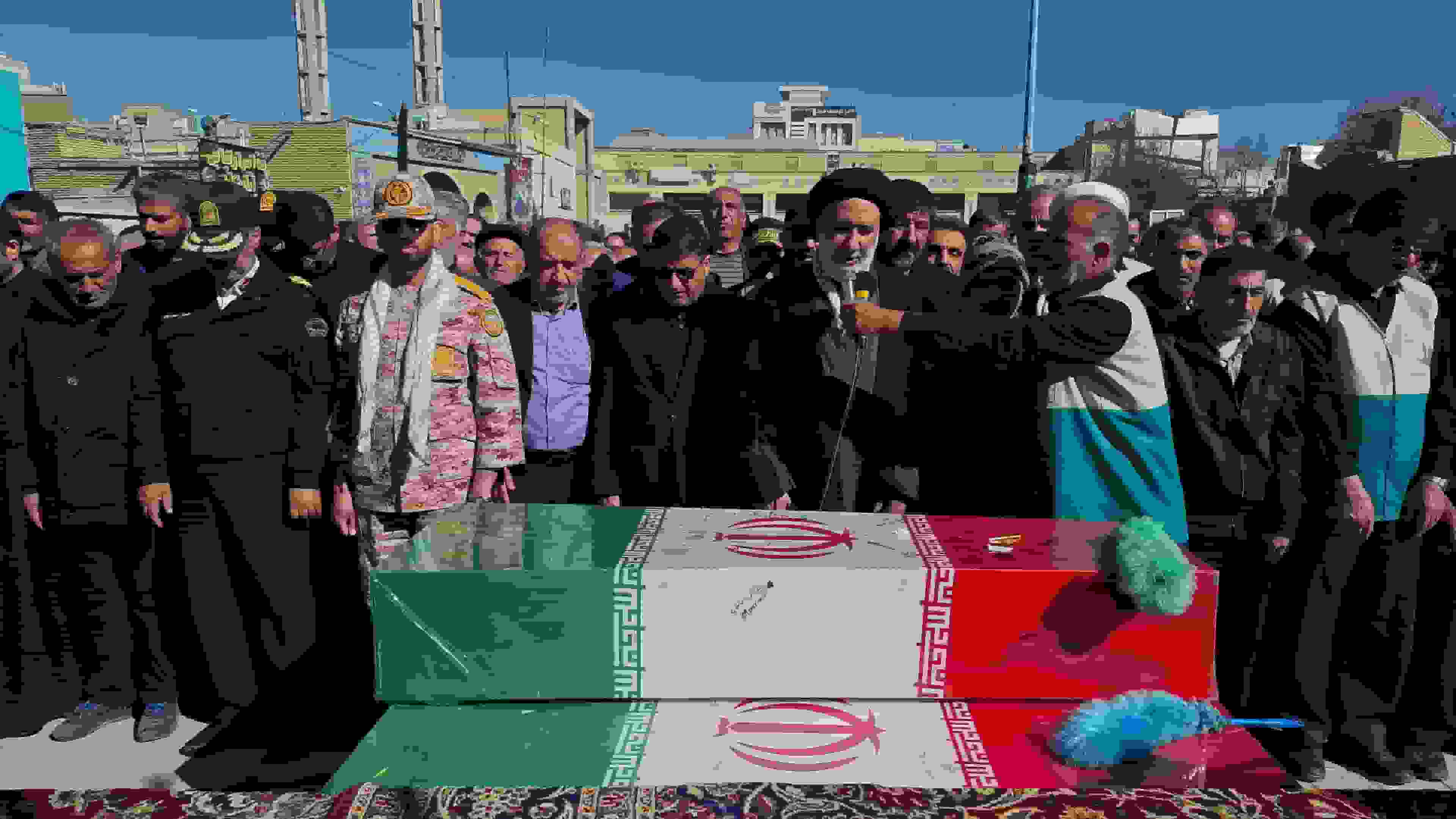 تشییع پیکر ۶ شهید گمنام در شهرکرد همزمان با شهادت حضرت زهرا(س)