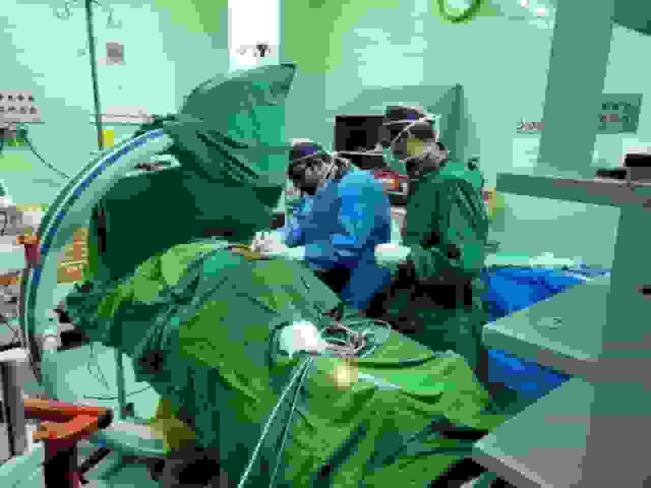 عمل جراحی نادر در کاشان: خارج کردن توده بزرگ مو از معده دختر ۱۱ ساله