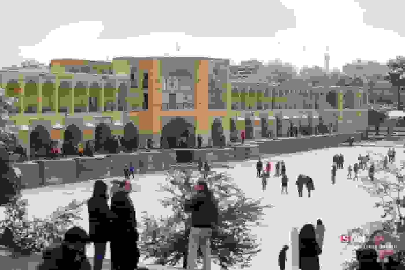 اصفهان در برف: منظره‌های زیبا و گزارش شرایط تهران