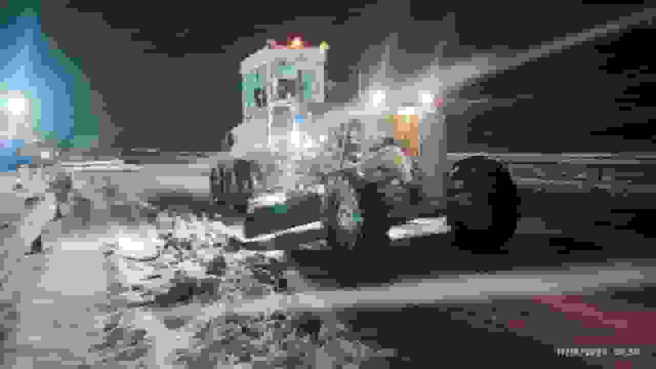 انجام بیش از ۲۹ هزار کیلومتر برف‌روبی و یخ‌زدایی در محورهای خراسان رضوی