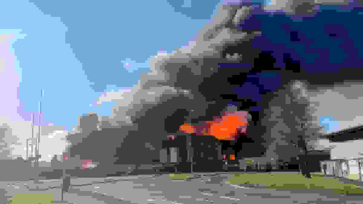 آتش‌سوزی شدید در انبار لندن